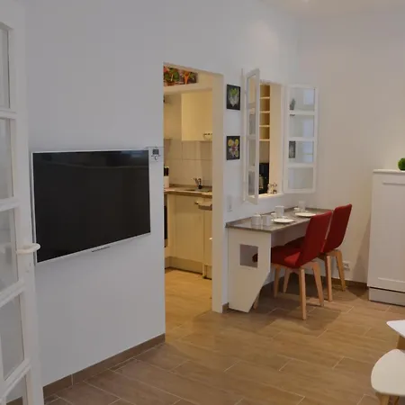 Lägenhet Altbau Trifft Auf Moderne - Neuwertige Komfortwohnung Fuer Bis 2 Personen Wuppertal