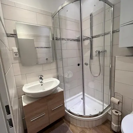 Altbau Trifft Auf Moderne - Neuwertige Komfortwohnung Fuer Bis 2 Personen Lägenhet