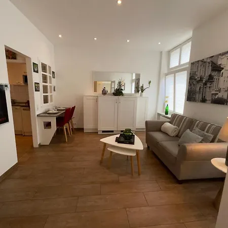Altbau Trifft Auf Moderne - Neuwertige Komfortwohnung Fuer Bis 2 Personen Lägenhet