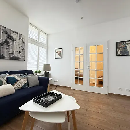 Lägenhet Altbau Trifft Auf Moderne - Neuwertige Komfortwohnung Fuer Bis 2 Personen *