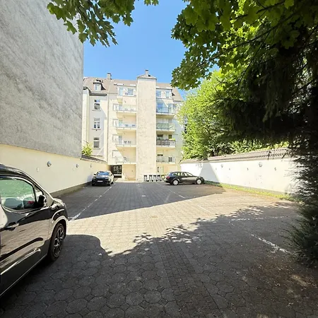 Altbau Trifft Auf Moderne - Neuwertige Komfortwohnung Fuer Bis 2 Personen *